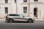 Volvo V60 D4 Momemtum 2018 года (UK)
